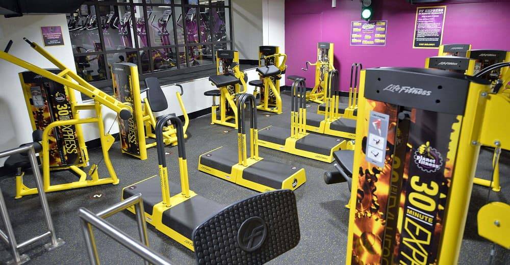 收购: Planet Fitness 收购 Sunshine Fitness